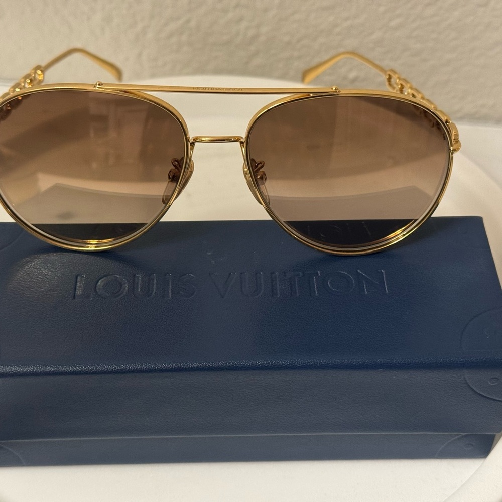 My LV Chain Pilot Sunglasses Louis Vuitton Gold Frame Sunglasses with Brown